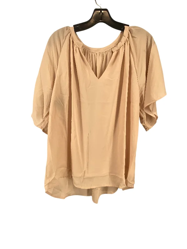 Top Short Sleeve By Clothes Mentor In Tan, Size: M