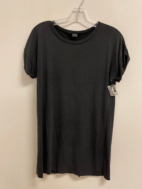 Top Short Sleeve By Clothes Mentor In Black, Size: M