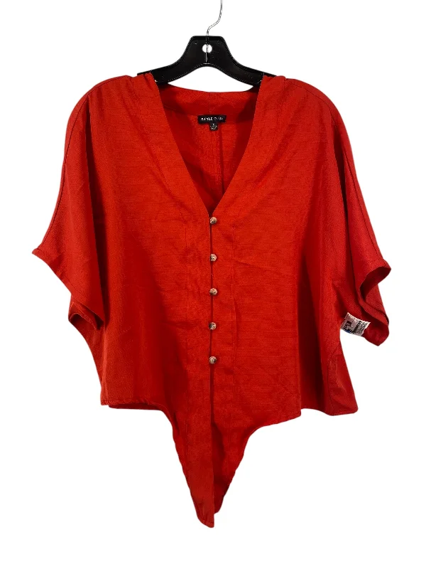 Top Short Sleeve By Style Envy In Red, Size: S